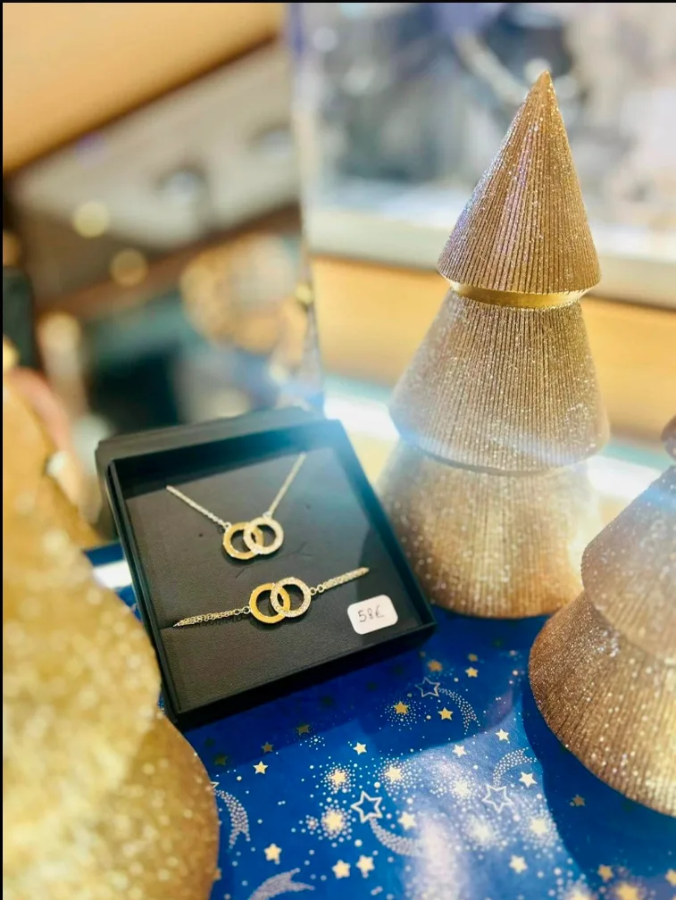 Coffret collier et bracelet anneaux dorés